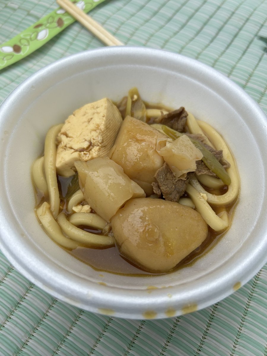 芋煮が残ったらカレーうどんに。

美味い。

ロケット団三浦氏に写真を送ると

「オレの頃はそんなものなかった！」

「認めん！」

とのこと。

完全なる「芋煮老害」である。