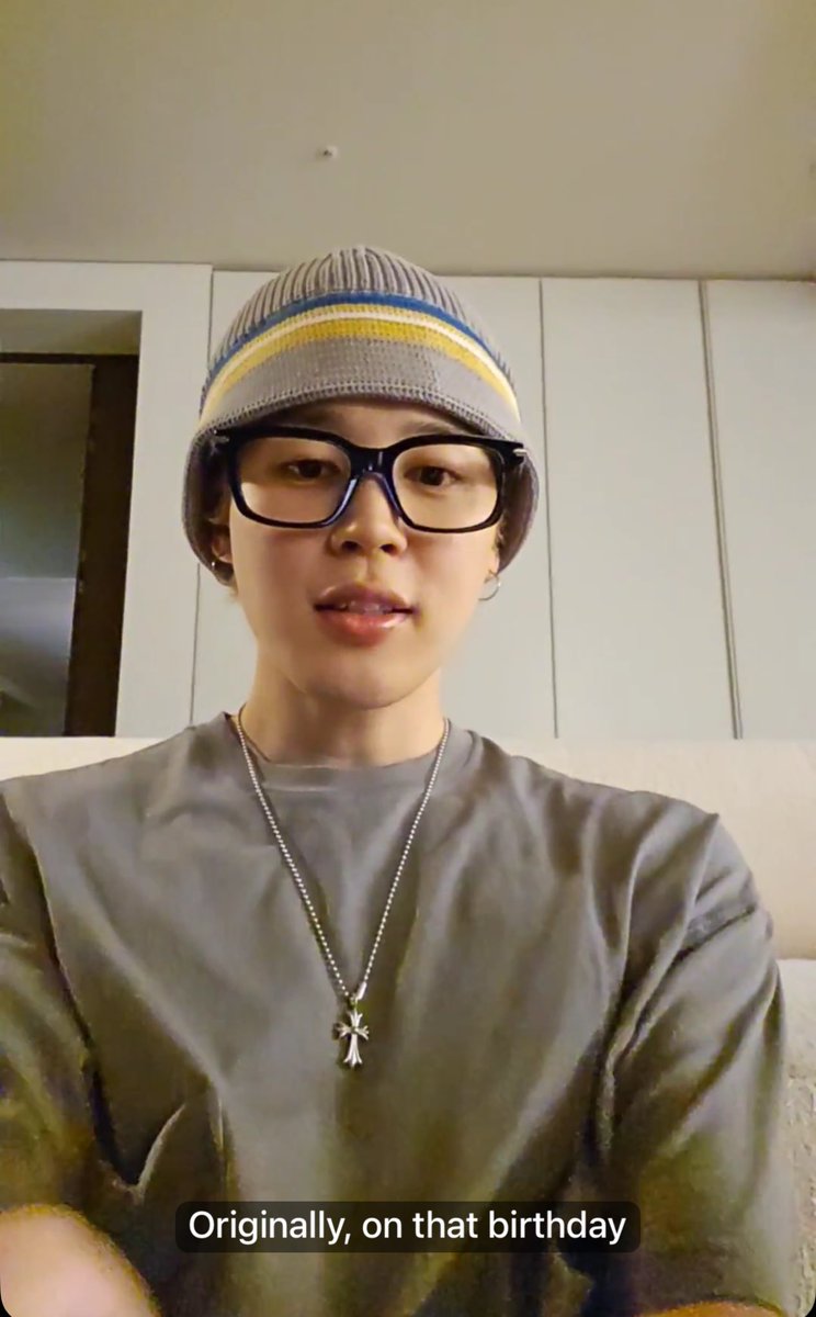 #JIMIN IS NOW LIVE ON WEVERSE!!!