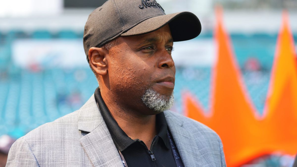The Dolphins need to fire GM Chris Grier before they waste the NFL trade deadline dolphinswire.usatoday.com/story/sports/n…