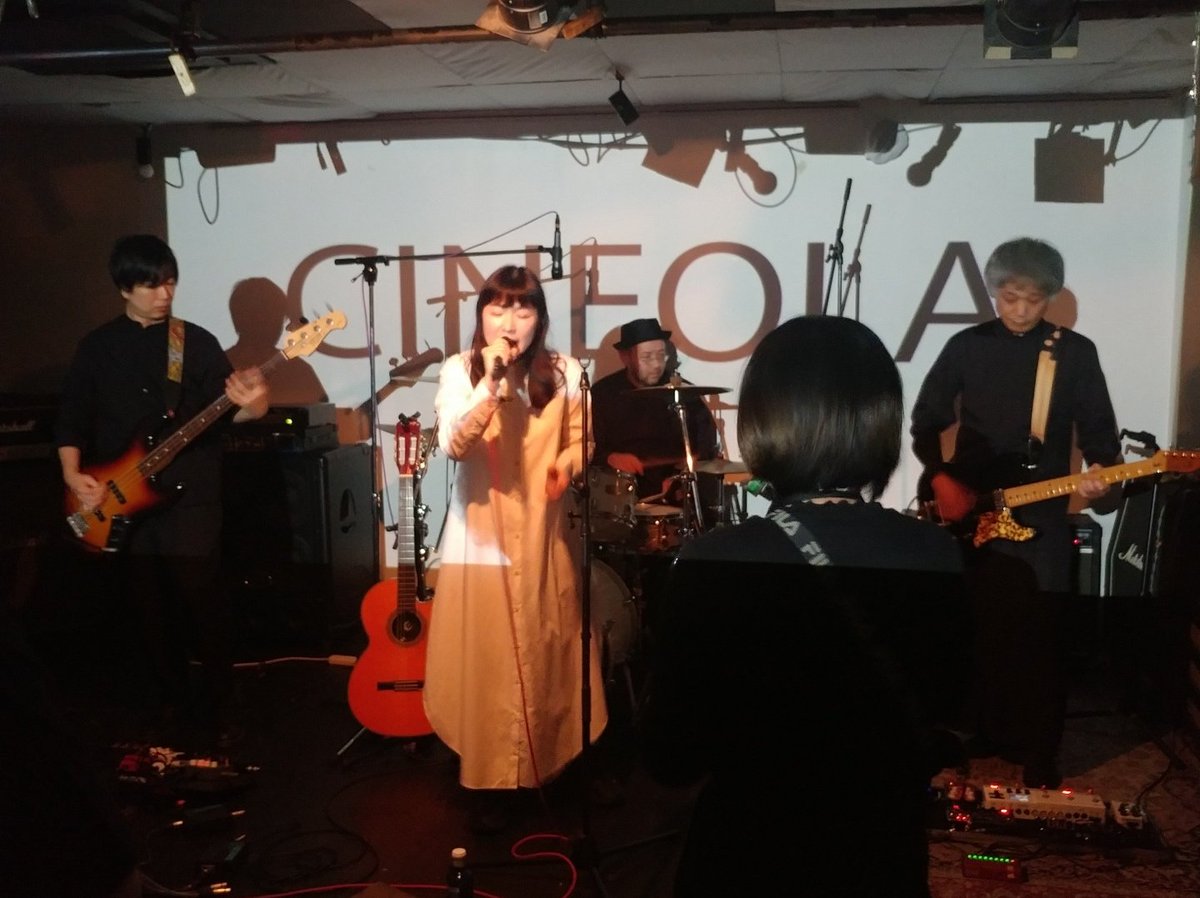 2025/10/12　柴崎mod

CINEOLA様企画によるイベント🎸
この日もお会いしたかった方々に会えたので嬉しかったです😃
いい場所でいい音楽を感じながらお酒が進みました♪
バックにバンドネームが映し出され演出もカッコよく素敵でした💫