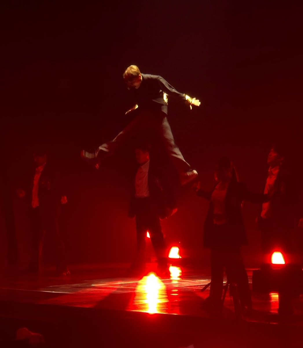 김준수 스프링 달린거 맞는듯,,, 내가 찍었는데 내가 놀라고있음 지금