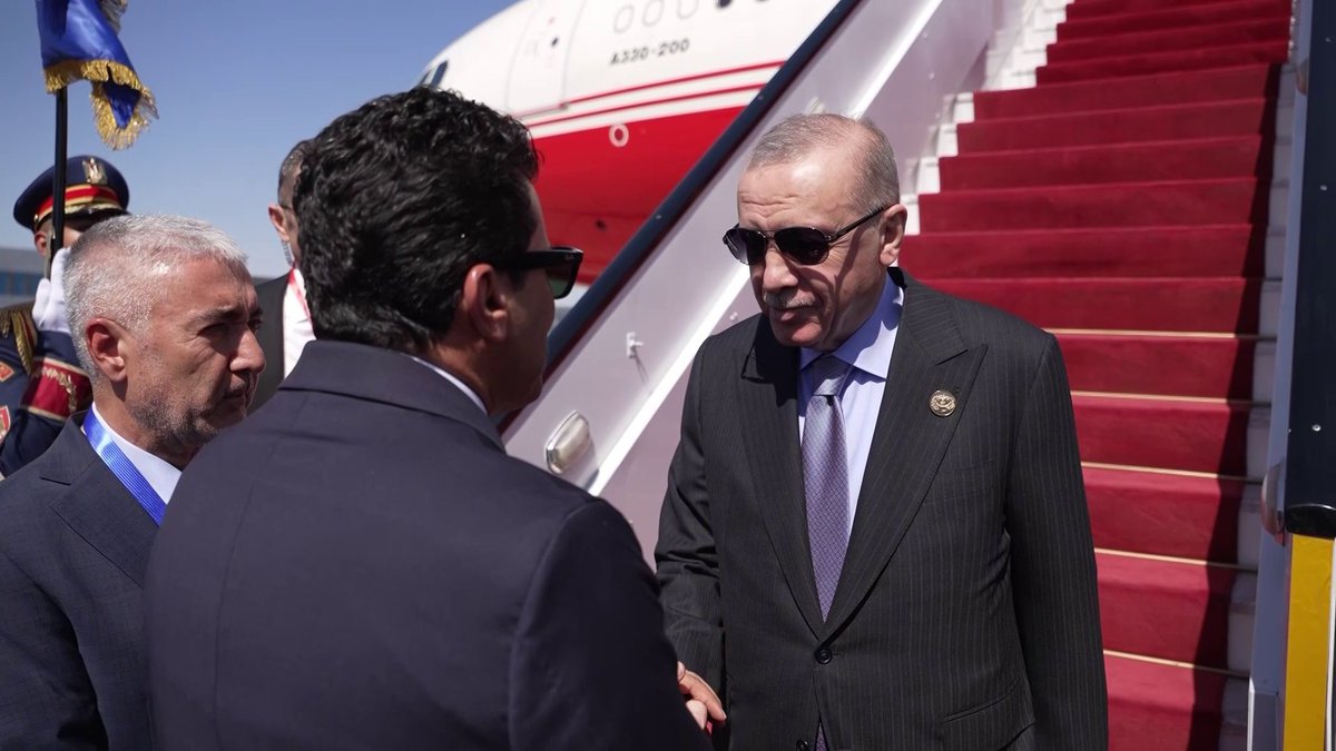 T.C. Cumhurbaşkanlığı (@tcbestepe) on Twitter photo Cumhurbaşkanımız <a href="/RTErdogan/">Recep Tayyip Erdoğan</a>, Gazze’de varılan ateşkes mutabakatına ilişkin olarak toplanan, “Barış için Şarm El-Şeyh Zirvesi”ne katılmak üzere gittiği Mısır’ın Şarm El-Şeyh şehrine ulaştı. Cumhurbaşkanımız <a href="/RTErdogan/">Recep Tayyip Erdoğan</a>, Gazze’de varılan ateşkes mutabakatına ilişkin olarak toplanan, “Barış için Şarm El-Şeyh Zirvesi”ne katılmak üzere gittiği Mısır’ın Şarm El-Şeyh şehrine ulaştı.