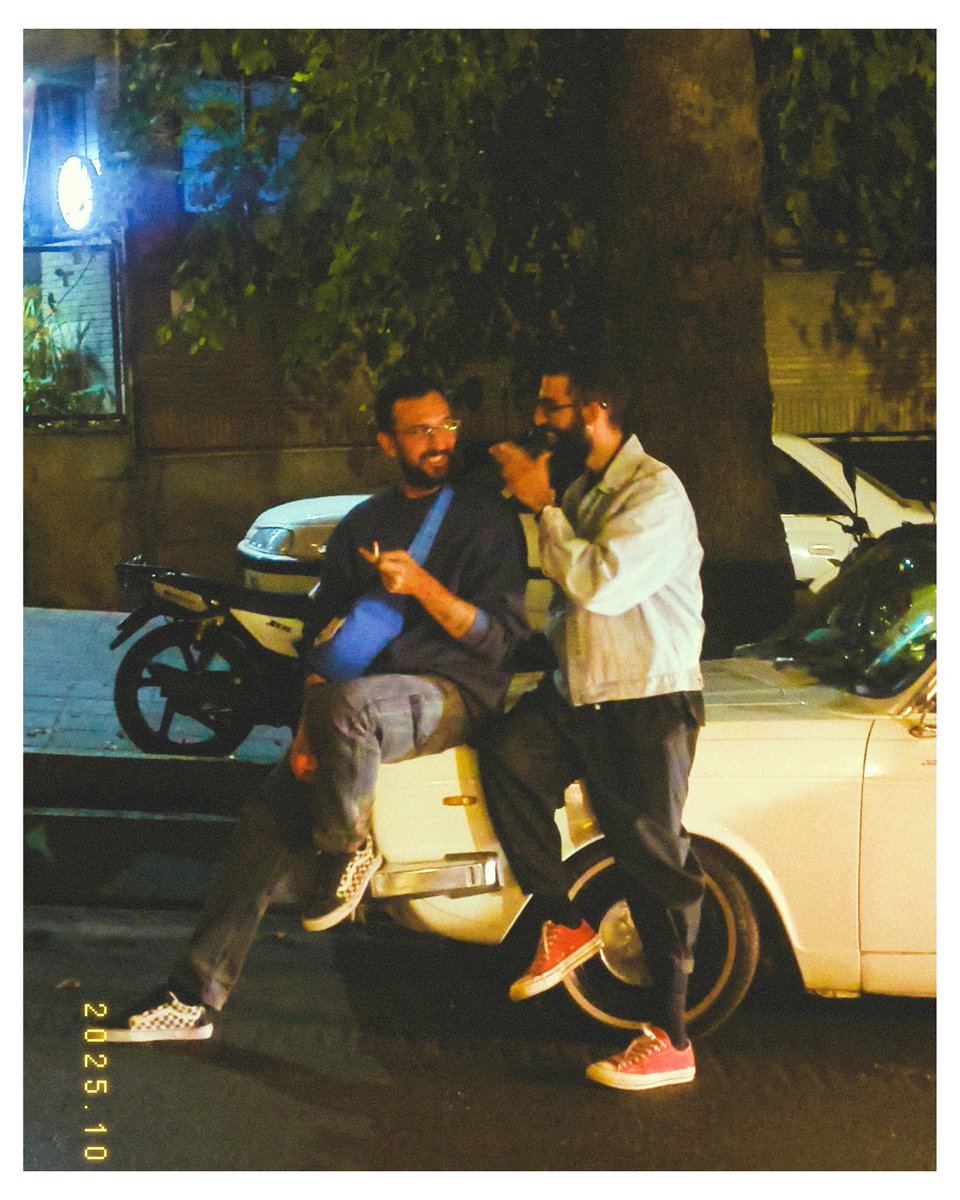 عمریست که میبازم و یک برد ندارم
اما چه کنم عاشق این کهنه قمارم