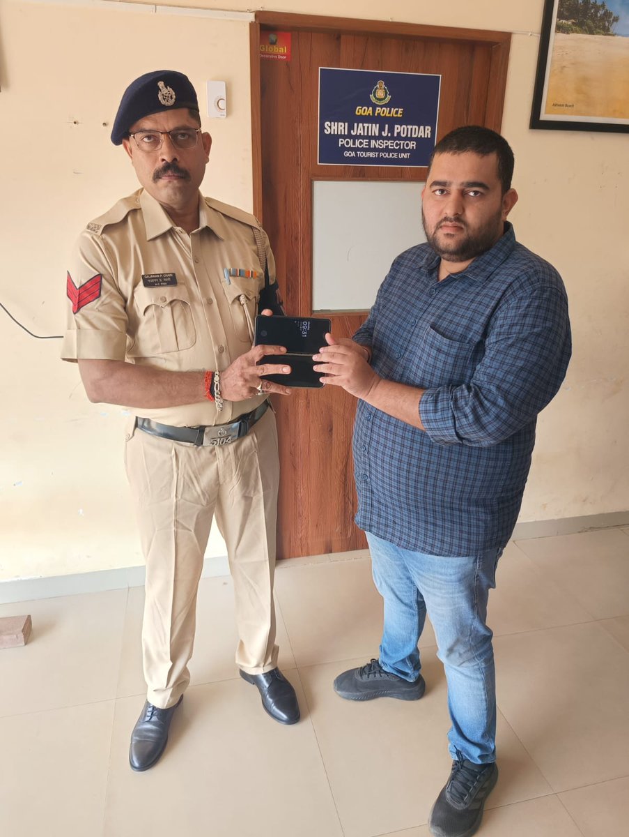 Two lost Mobile phones worth ₹1.5 lakh traced and handed over to the rightful owner by Tourist Police.
<a href="/Goa_Police/">Goa Police</a> <a href="/DGP_Goa/">DGP Goa</a> <a href="/spnorthgoa/">SP North | Goa Police</a> <a href="/spsouthgoa/">SP South Goa</a> <a href="/goacm/">CMO Goa</a> <a href="/TourismGoa/">Goa Tourism</a>