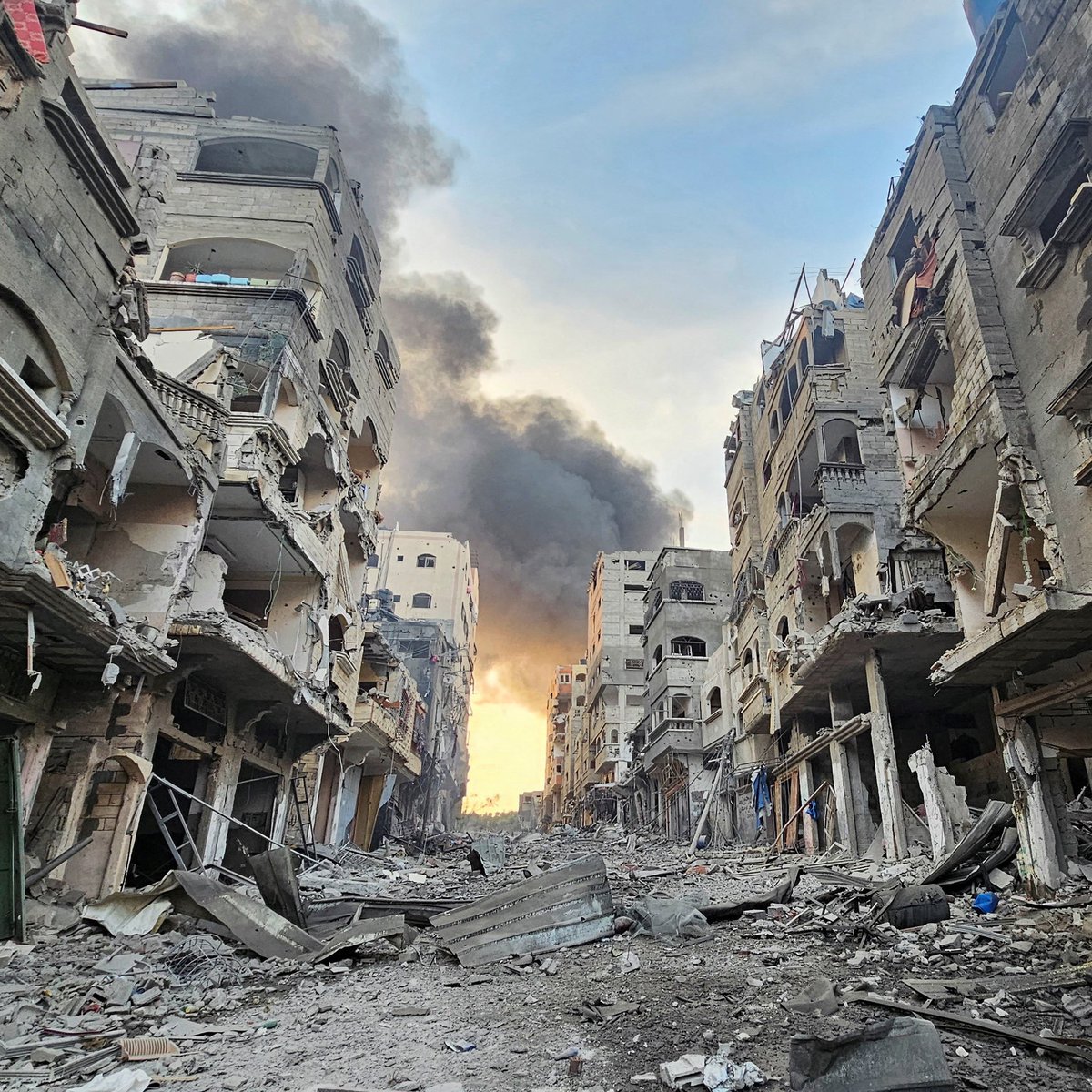 Gazze'de yapılan soykırımın dedtekçisi ABD Başkanı Donald Trump'tan itiraf gibi açıklama:

▪️ Bibi (Kriminal savaş suçlusu katil Netenyahu) beni defalarca aradı ve silah istedi. Benden adını bile duymadığım silahları istedi. 

▪️ Biz de bu silahları verdik ve çok güzel kullandı.