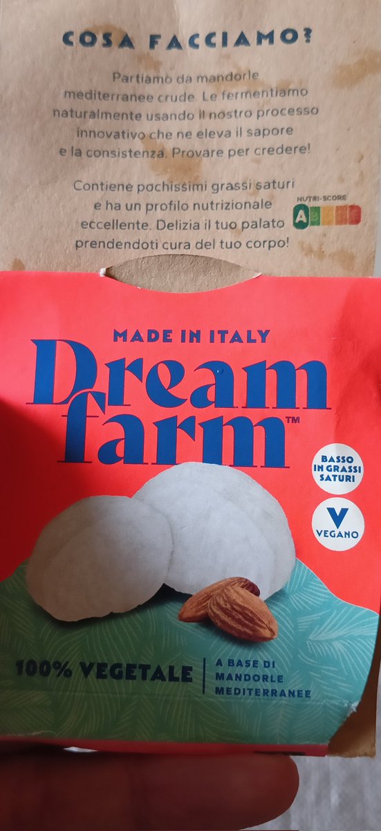 riky7372's tweet image. Se vi capita assaggiate questa mozzarella fresca #vegan, rimarrete piacevolmente stupiti. 😋😉
(Trovata all'iperal)
#GoVegan #Vegan #AnimaliLiberi