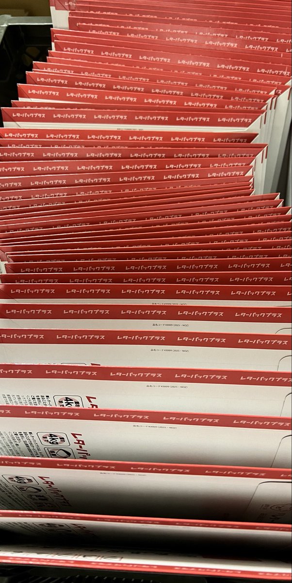 【お知らせ】
大変お待たせいたしました！8月9日(土)に開催いたしましたArtist Fes2025にてサインコミッションでお預かりしております、各種カードやサプライを明日から順番にお戻しいたします。現時点で全ての作家様が完了とはなっておらず弊社に戻ってきている分のみ先にお戻しさせていただきます。