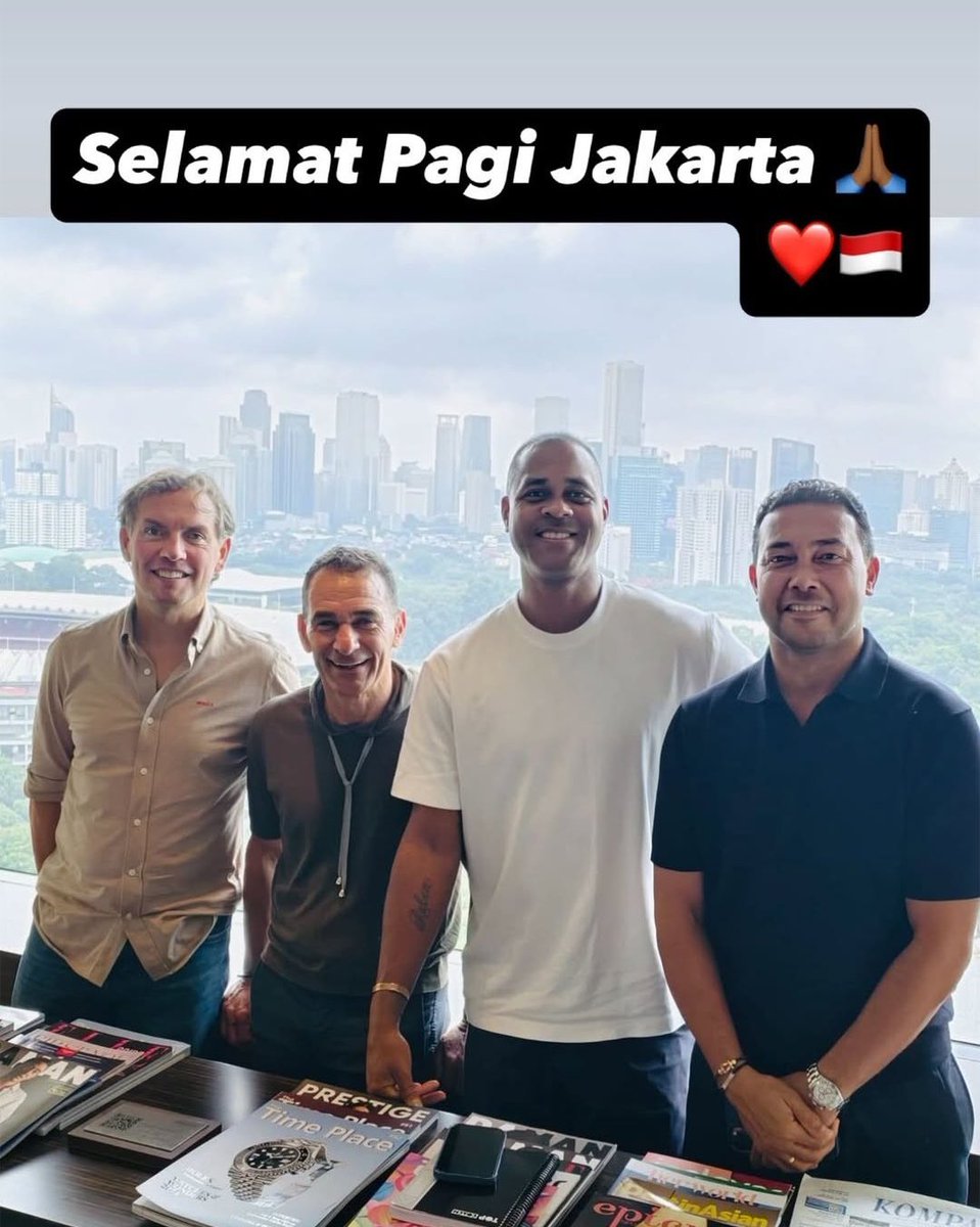 🚨 NEW : Patrick Kluivert dan tim kepelatihan terbaiknya langsung pulang ke Belanda pasca kegagalan di kualifikasi Piala Dunia ronde keempat. 👋🏽