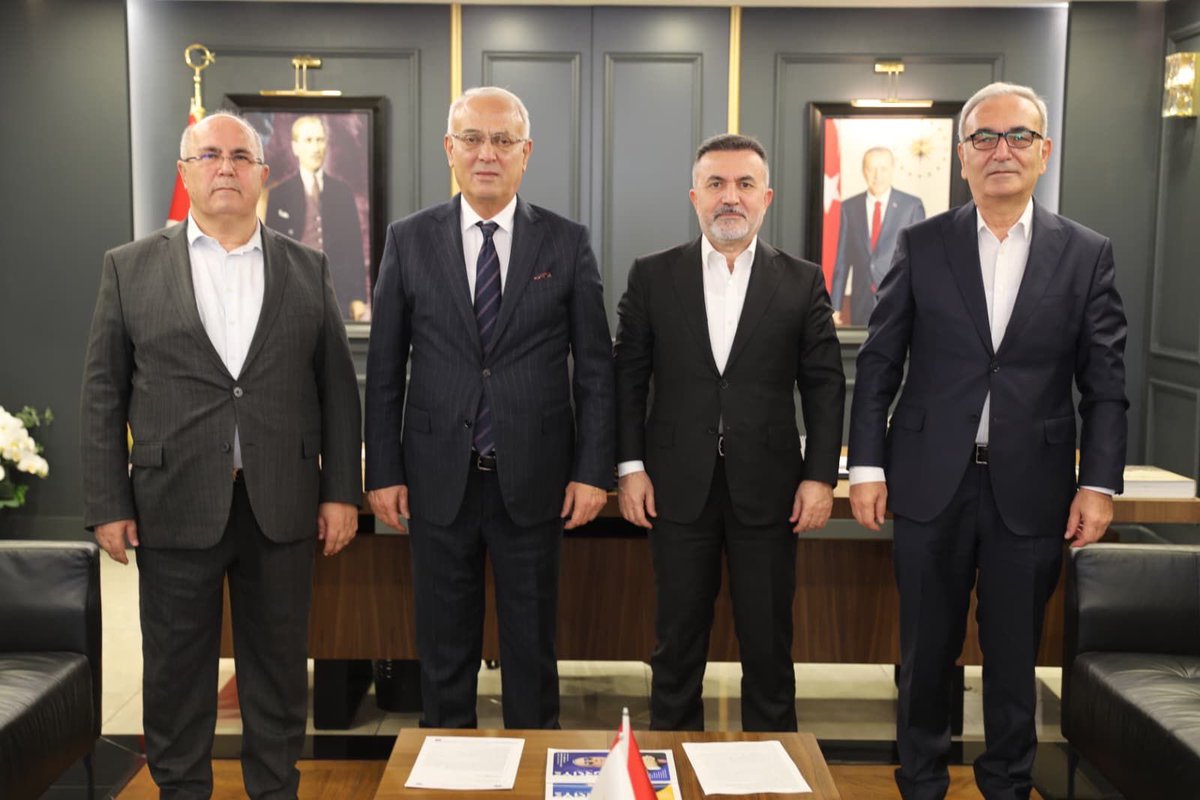 Cumhur İttifakı meclis üyelerimizle bir araya gelerek Büyükşehir Belediye Meclisi toplantımız öncesinde, gündemi kapsamlı bir şekilde değerlendirdik.

Adana’mızın gelişimi ve hemşehrilerimizin ihtiyaçları doğrultusunda, her bir konuyu dikkatle ele alıp ortak akıl çerçevesinde