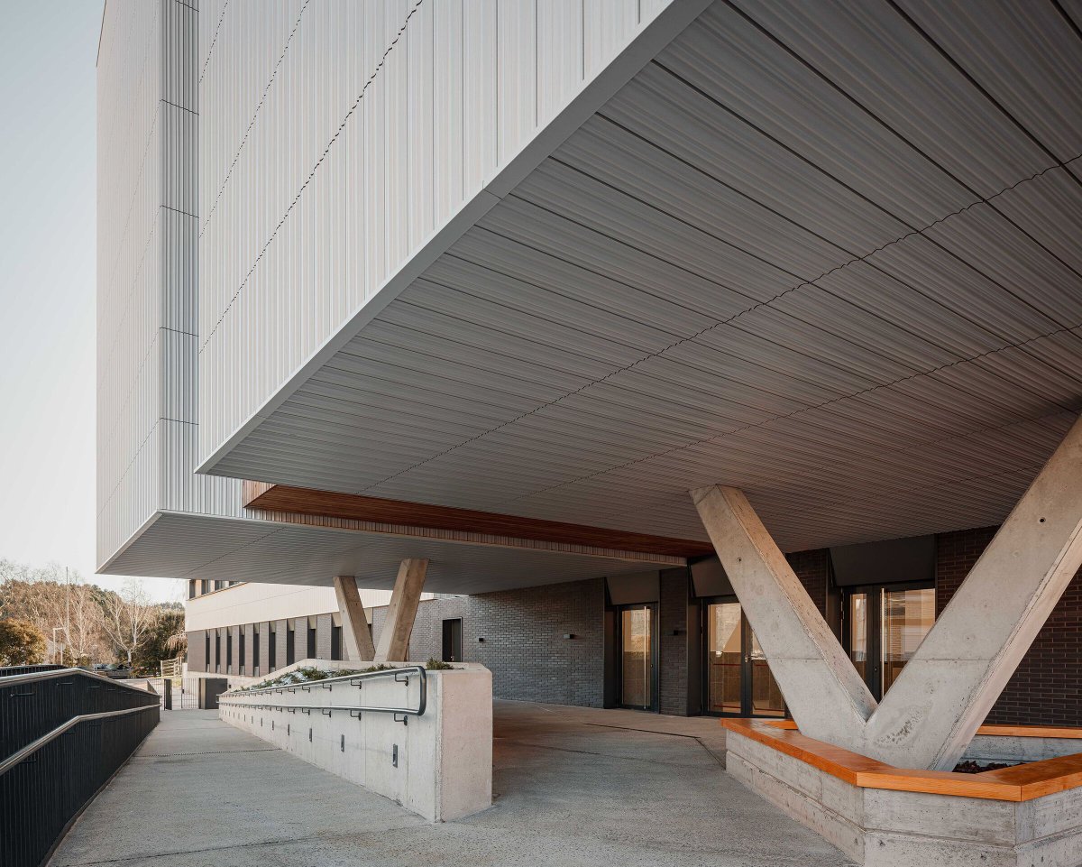 Archello's tweet photo. Muskiz High School by BAT Architecture sets a new benchmark as the world’s largest Passivhaus-certified school.
https://t.co/zwHUKbeRNg
#CLTConstruction #Passivhaus #SustainableDesign https://t.co/NFQcMA1RHl