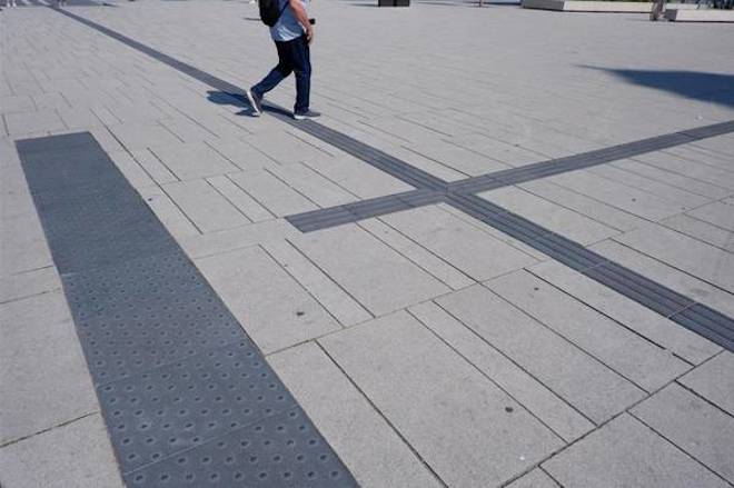 ExternalWorks's tweet image. URBAXXES tactile and guiding paving slabs from @UrbaStyle are custom-made from high-resistance #ArchitectonicConcrete and designed to improve urban accessibility and safety for #VisuallyChallenged pedestrians ow.ly/F2Z350X7PIP #TactilePaving #ConcretePaving