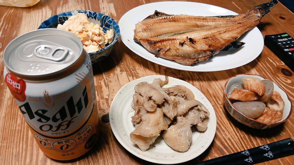 takelalapo's tweet photo. 今晩はホッケ🐟鶏皮🐔肴に頂きます🍴🙏😋

昨日は地区運動会参加🏃今日は勤労の一日でした💦

#今日の晩ごはん
#晩酌
#備忘録✏️
#スポーツの日🇯🇵
#体育祭🏃
#筋肉痛🦵
#参加賞✨🎁✨
#景品狙い😂✋ https://t.co/XeaxNKmNzl