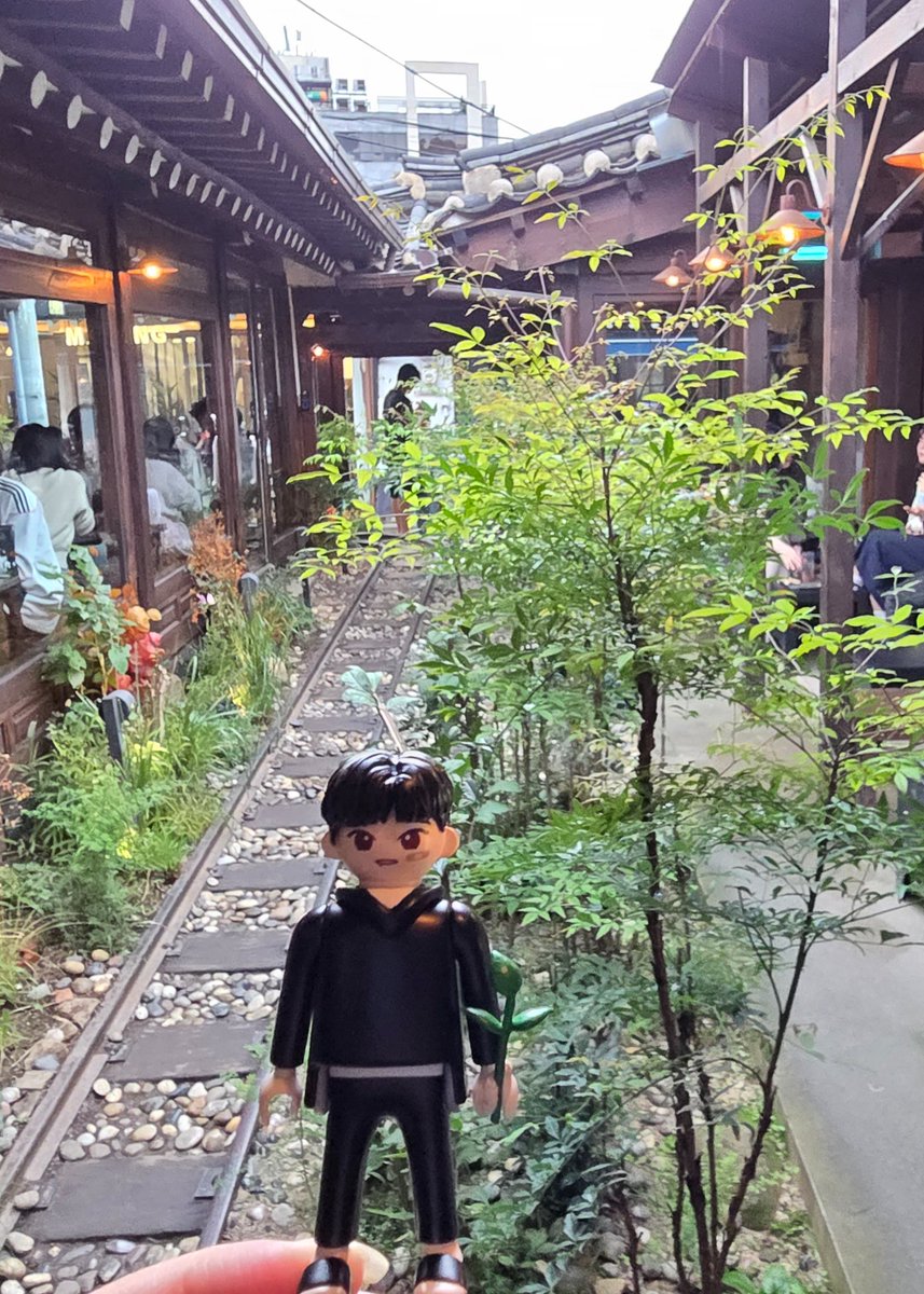 카페 낙원역 현우와 성준 ㅋ

성준이 선글이 부러져 혼비백산 했으나 금손 지인덕에 무사히 수리했다한다