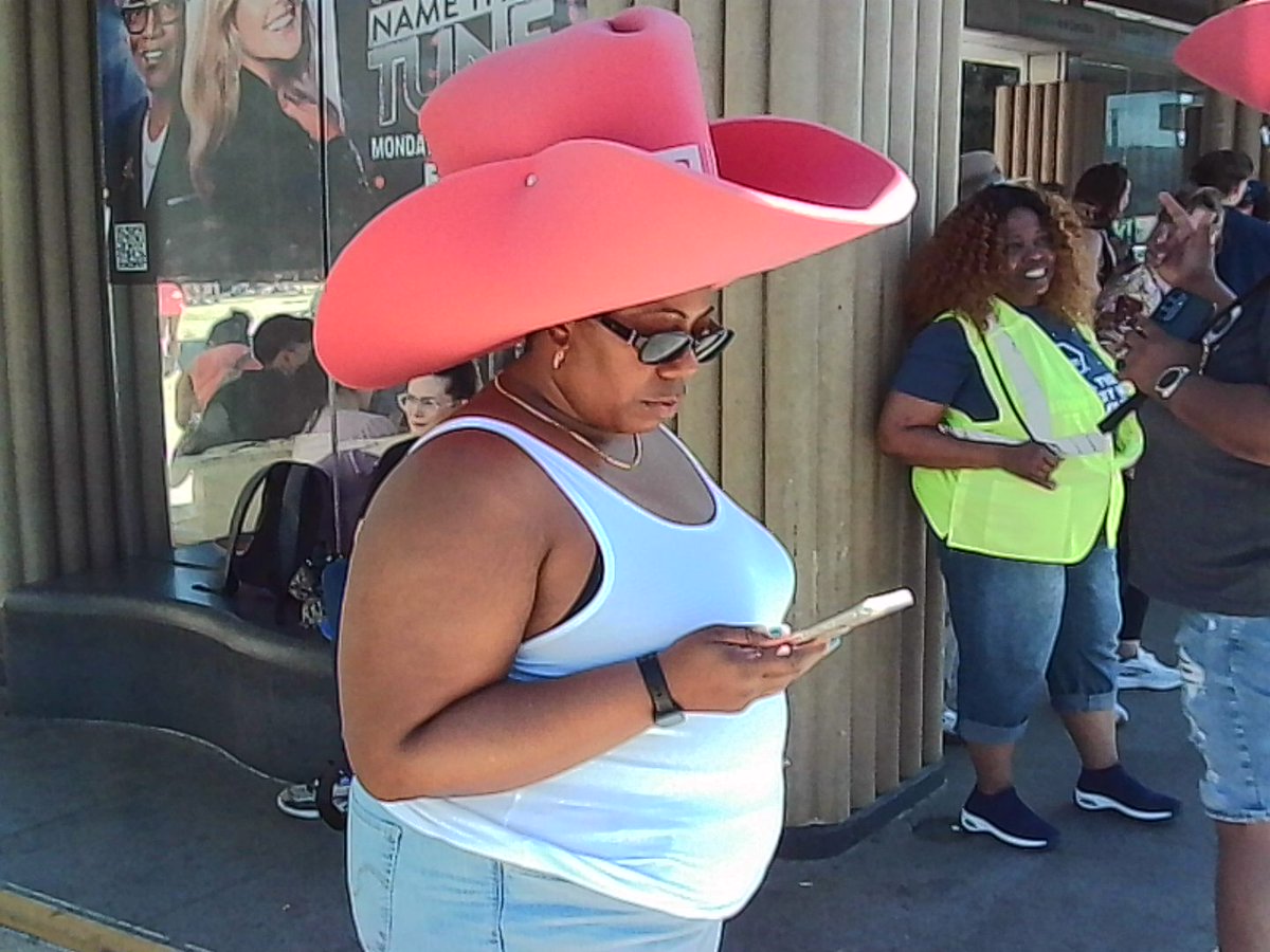 Somewhere at the <a href="/StateFairOfTX/">State Fair of Texas</a> with a <a href="/Kodak/">Kodak</a> Charmera. Here are a few raw pics (zero edits) from this very Lo-Fi digital camera.

#kodakcharmera #charmera #statefairoftexas <a href="/FletchersDogs/">Fletchers Corny Dogs</a> #fletcherscornydog #dallaspolice #bigtex