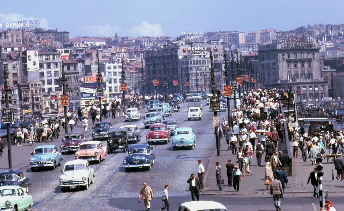 <a href="/hayalleme/">Bir İstanbul hayali</a> mavı renk cok baskındı fotoda bboyle daha ıyı oldu