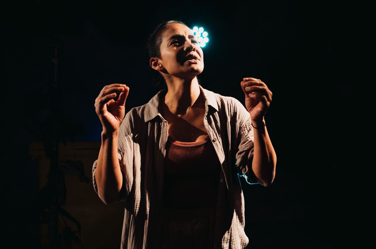 “Mind-blowing theatre.” Uprooted devised by Ephemeral Ensemble. New Diorama Theatre, 15 Triton Street, London NW1 until 25 October 2025, 5☆☆☆☆☆. Review: William Russell <a href="/Pursuivant/">William Russell</a> reviewsgate.co.uk/all-reviews/up…