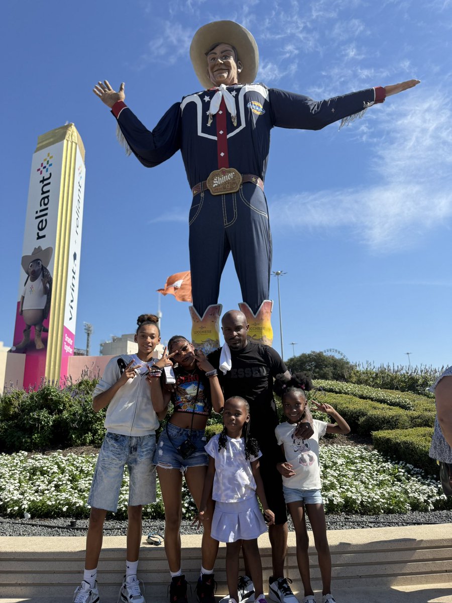 CoachJuice214's tweet photo. The devil tried ending me, but God was only positioning me… What was meant for destruction, God used for my deliverance… #BiGJRo
#viral #texasstatefair #trending #picoftheday #photooftheday #explore #explorepage https://t.co/9tUOEzIlWo