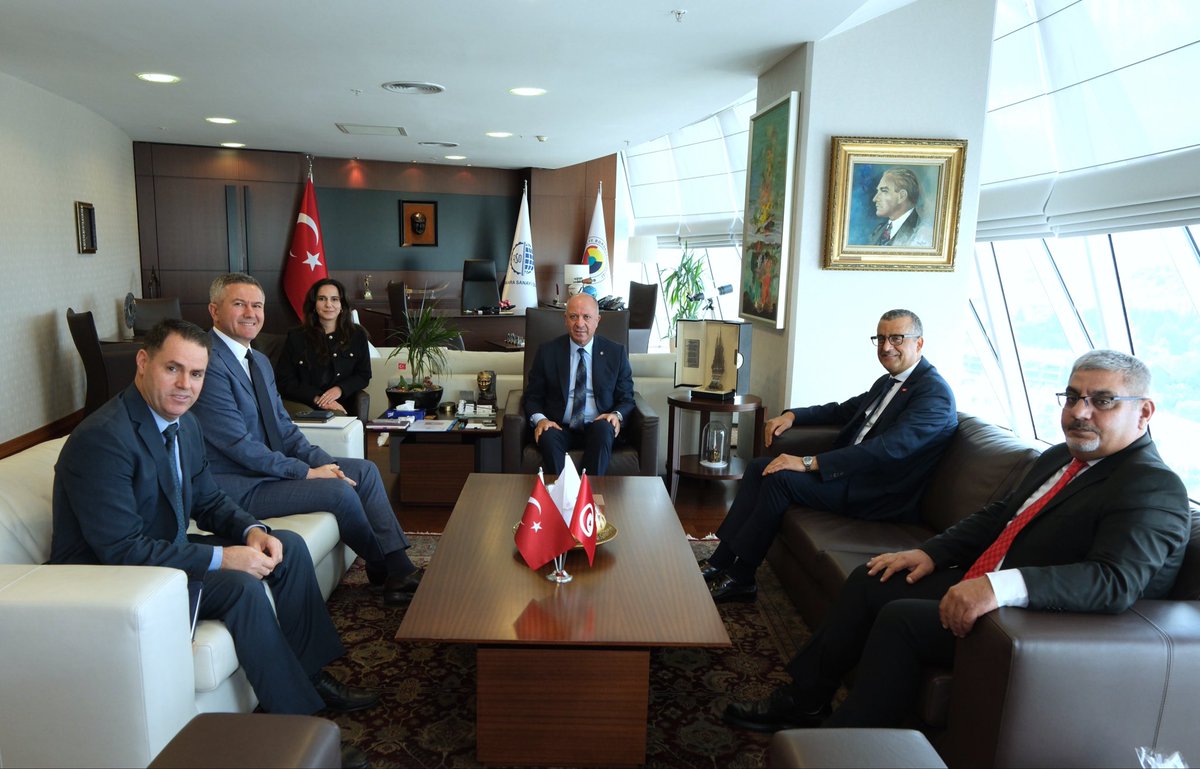 Ankara Sanayi Odası Başkanı <a href="/seyit_ardic/">Seyit Ardıç</a>, Tunus'un Ankara Büyükelçisi Ahmed Ben Sghaier’i konuk etti.

Tunus Büyükelçiliği Ekonomi Müsteşarı Chaker Ammar, ASO Genel Sekreter Yardımcısı Dr. Ahmet Dinçer ve Yenilikçilik ve Araştırma Koordinatörü Damla Çıldır’ın da yer aldığı