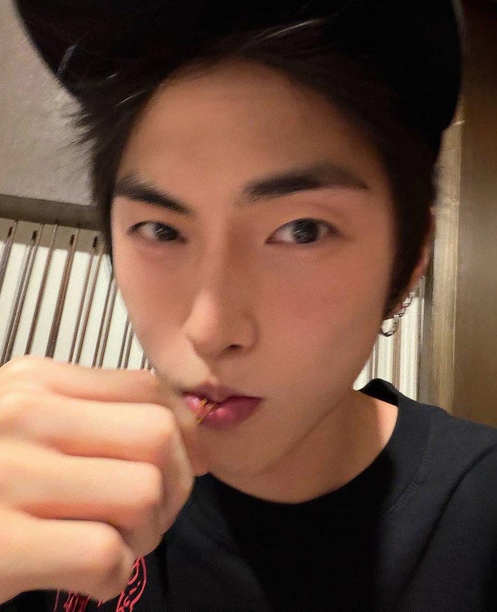 xx__archive's tweet image. 251013 | xnghan instagram update