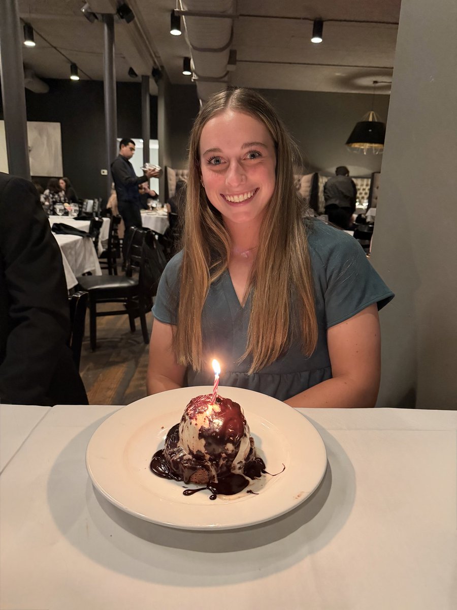 EmilyHammondKY's tweet image. Happy 1️⃣9️⃣ @abby_hammond13~hope you have the best day! 🥳