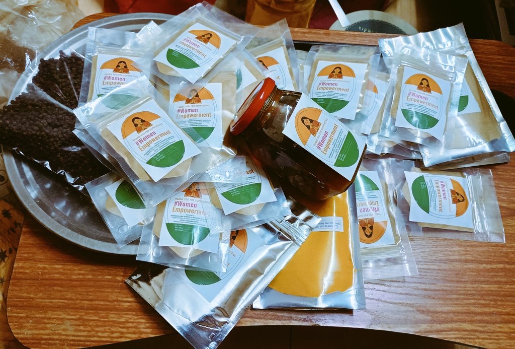 nanglucky's tweet image. 🕉️ #হৰ_হৰ_মহাদেৱ 🔱🙏
মহাদেৱৰ কৃপাত আমি কঠোৰ পৰিশ্ৰমৰ দমত জীৱন যাপন কৰি আছো ৷ গতিকে আমি ভাল দৰে জানো নিয়মীয়া জীৱন যাপন কৰাটো কিমান প্ৰয়োজনীয় ৷ অতি সৰ্বত্ৰ বৰ্জিত 🙏

#Lakadong #Turmeric #Ginger #Honey #Blackpepper #cooperativesociety #WomenEmpowerment #Farming #Spices