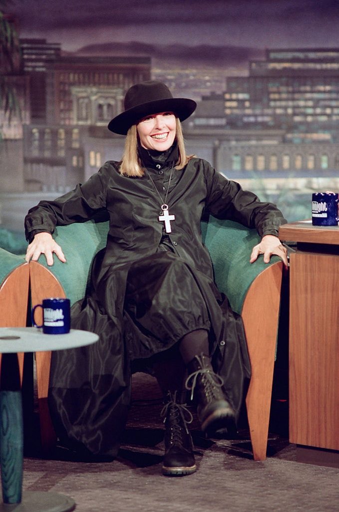 robynconnery1's tweet image. So sad at the passing of beautiful, wonderful, quirky Diane Keaton. Watched “Something’s Gotta Give” tonight in her memory. She gave an amazing performance and would have loved Nancy Meyers exquisite “House in the Hamptons” sets
#DianeKeaton #StyleIcon #actor #comedian #authentic