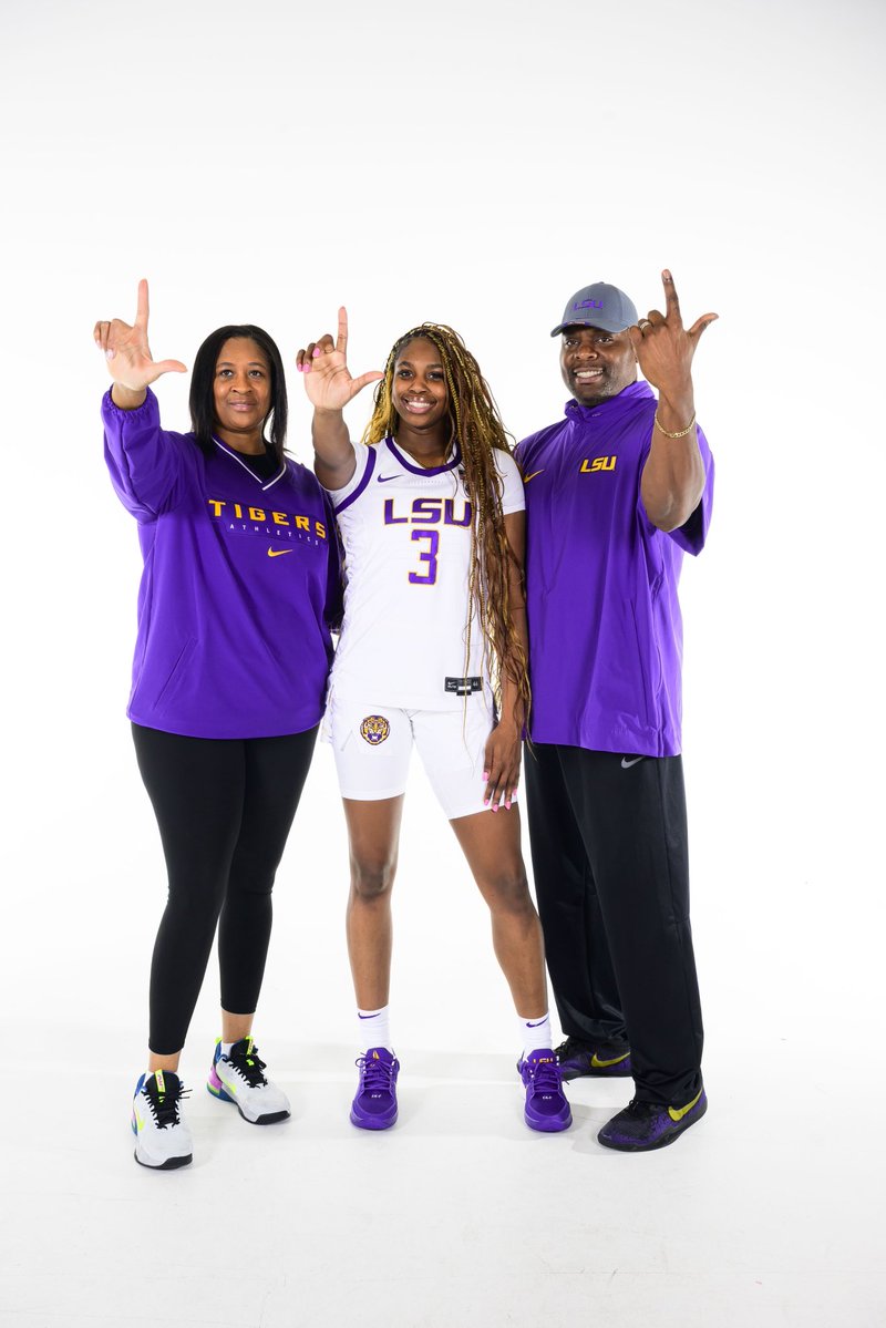 LolaLampley3's tweet image. Had an official visit at @LSUwbkb !! Thank you to @KimMulkey, @iGREDUS & Staff for making this weekend special! What a blessing.