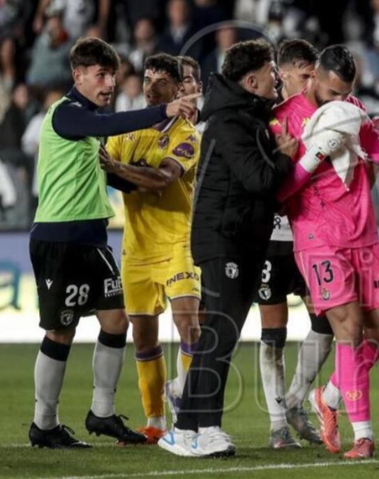 BCFincondcional's tweet image. Dice mucho del equipo que los únicos que han defendido el escudo sean David y Saúl 

Ojalá una plantilla entera de ellos