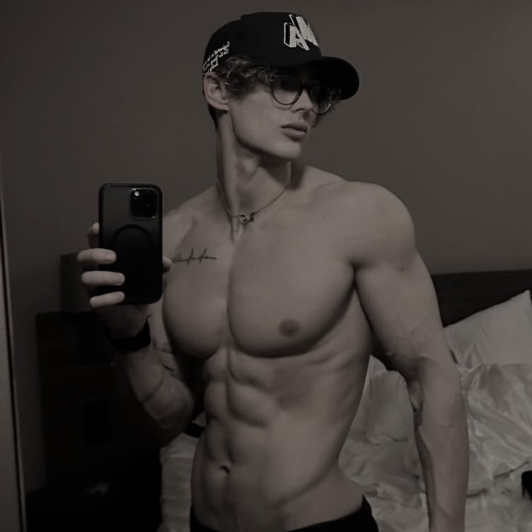 ️ ️ ️ 𝒋eremiah tweet media