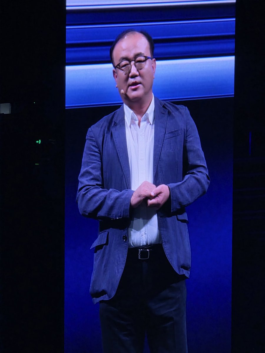 UniverseIce's tweet image. President of Samsung sensor business: We will continue to cooperate with vivo to develop and promote the development of 200MP technology.
Now vivo is one of the most important partners of Samsung's electronic sensor business.