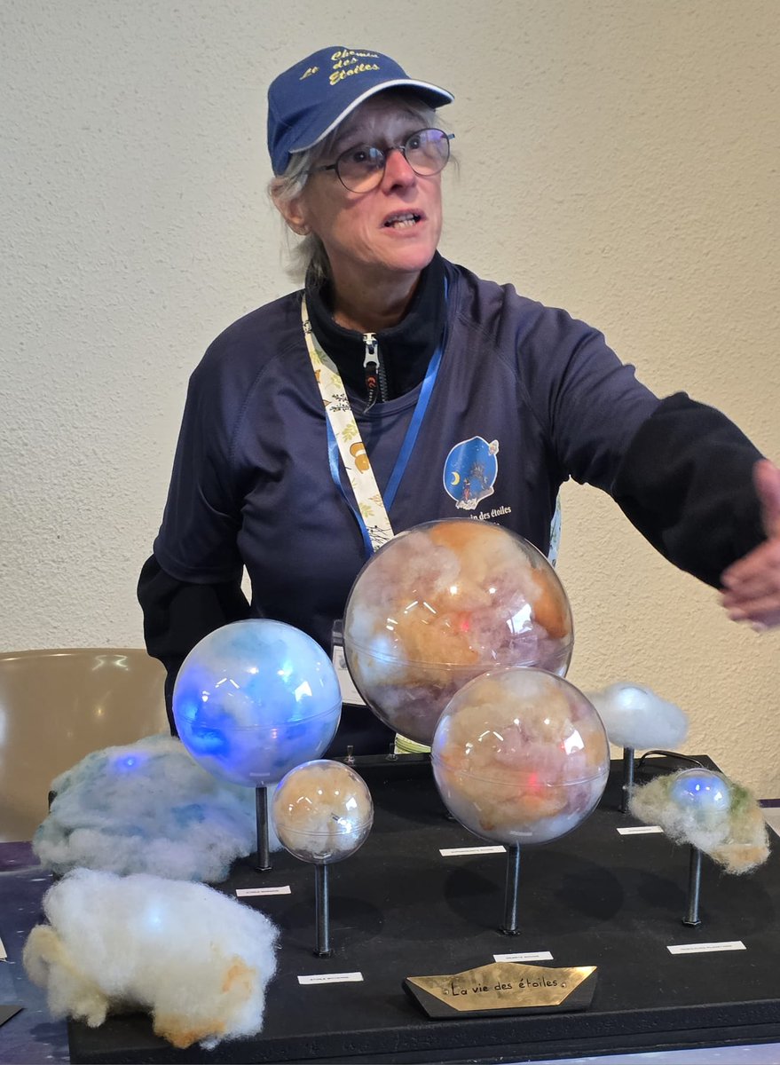 #RetourEnImages 📸 sur les Nuits étoilées d'Auvergne 🌠🌠Cet événement a reçu plus de 1200 élèves de la primaire au lycée pour découvrir l'astronomie avec des ateliers et conférences 🤩
Un événement inauguré en présence du Maire, Frédéric Bonnichon, et des élus de la ville👍
