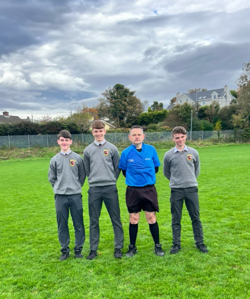 EunansFootball's tweet image. Thanks to @officialdonegal referee Pat Barrett who was interviewed by some of our @SaintEunans @gaafutureleader boys on the pitch after he refereed our 14.5 Loch an Iúir  game v Abbey DL town last week #PracticalLearning