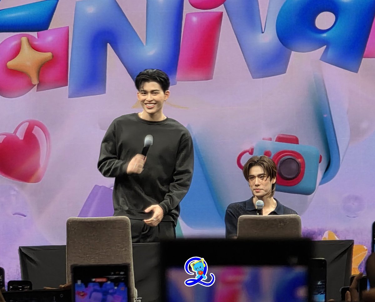 ยิ้มหวานมาเลยยยย

PPP FAMILY AT FANIVAL

#GMMTVFANIVALxPondPhuwin