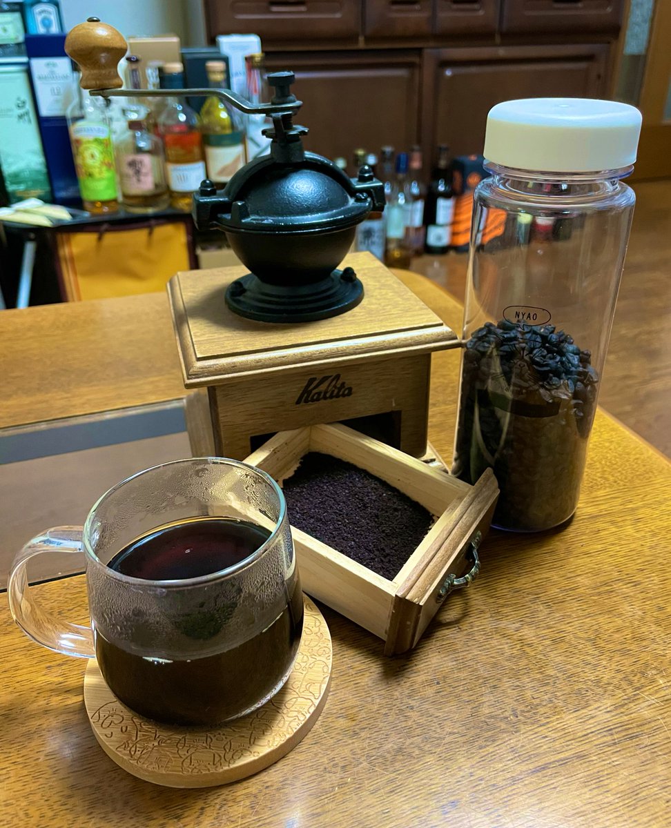 番外編
『ウイスキー🥃のコーヒー豆漬け(1日)
をしたコーヒー豆を乾燥させて焙煎し直したコーヒー☕️』

カフェインがだいぶ抜けたデカフェのアメリカンコーヒー☕️みたいな感じかなぁ🧐

お腹の弱い私にはすごくなめらかで優しい味わいに仕上がったなぁ…
残念ながらウイスキーの樽感は感じませ〜ん😅