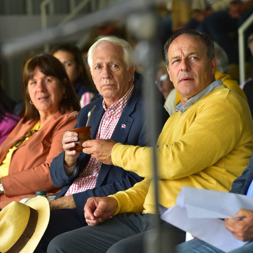 También estuvieron presentes: Gustavo Chaulet, pdte de la Rural de Colón; José Colombatto, vicepdte 1º de Confederaciones Rurales Argentinas; Alicia Aluani, vicegobernadora de Entre Ríos y Guillermo Bernaudo, ministro de Desarrollo Económico de la Provincia de Entre Ríos.