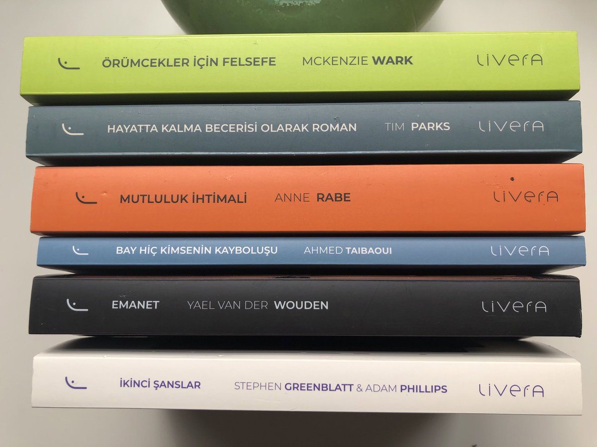 mungan_murathan's tweet image. İzmirli bir yayınevi. Sessiz ve derinden gidiyor. Az bilinen yazarları, gürültüsü olmayan kitapları yayımlayarak okuru yeni keşiflere çağırıyor. Yakın markaj takipte yarar var.