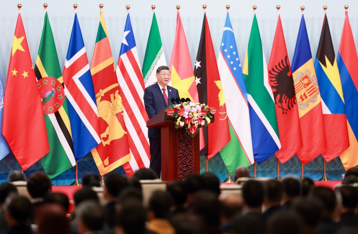 🇨🇳💪 Para apoiar ainda mais a causa global das mulheres, a China anunciou que, nos próximos cinco anos, irá:

⭐️ Doar mais US$ 10 milhões à ONU Mulheres;
⭐️ Destinar uma cota de US$ 100 milhões do Fundo de Desenvolvimento Global e Cooperação Sul-Sul da China para projetos de