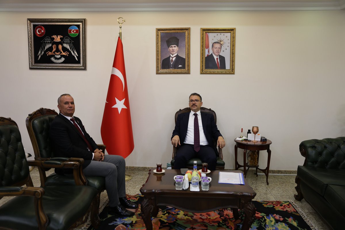 Iğdır Valiliği (@igdirvaliligi) on Twitter photo Valimiz Ercan Turan, Vatansever Tarım Orman Çalışanları Sendikası Genel Başkanı Hamza Karakuş'u makamında kabul etti. Valimiz Ercan Turan, Vatansever Tarım Orman Çalışanları Sendikası Genel Başkanı Hamza Karakuş'u makamında kabul etti.
