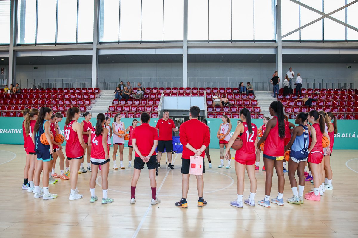 FBMadrid's tweet photo. 📸 Publicada la galería de imágenes de las concentraciones de las preselecciones madrileñas cadetes, infantiles y minis celebradas en el pabellón Indoor Norte de la Caja Mágica entre los días 9 y 12 de octubre de 2025: https://t.co/jQ3Rjzizhg https://t.co/tRZYD5c207