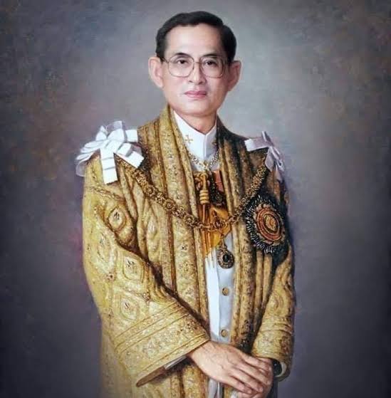 #ขอเป็นข้ารองบาททุกชาติไป
#วันนวมินทรมหาราช 
#ธสถิตย์ในดวงใจไทยนิรันดร์