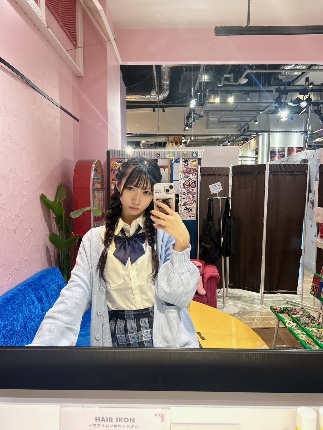 リナページ リナシメント RINASCIMENTO シャイニーRロゴスニーカー （Rosa