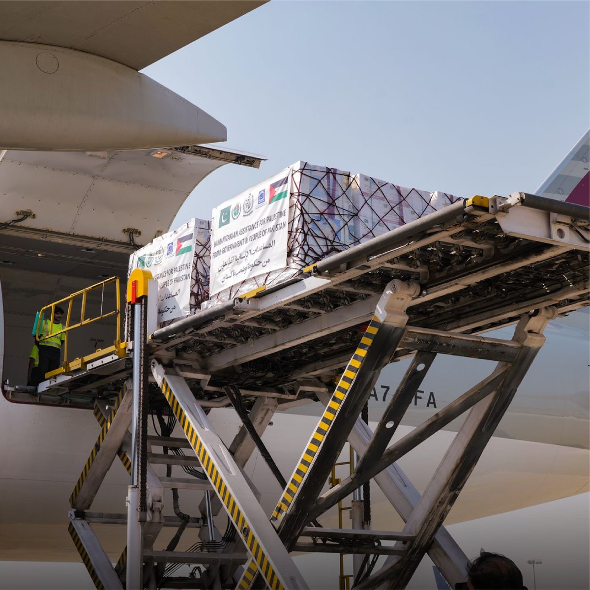 JIPOfficial's tweet photo. Alkhidmat dispatched the 35th consignment of 100 tons of relief goods for 5000 Palestinian families from Lahore to Egypt. 

 A consignment of 100 tons of relief goods was dispatched from Lahore Airport to Egypt. The aid includes food supplies sufficient for an entire month for 5,000 displaced Palestinian families and children.