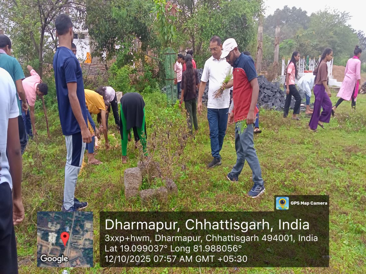 Tameshwari42404's tweet photo. आज दिनांक 12 10 2025 को शासकीय काकतीय स्नातकोत्तर महाविद्यालय जगदलपुर में एनएसएस के  स्वयंसेवको द्वारा श्रमदान किया गया जिसमें कॉलेज के प्राचार्य श्री अनिल श्रीवास्तव सर एवं कार्यक्रम अधिकारी श्री दुर्गेश देवांगन सर द्वारा आज का कार्यक्रम संपन्न किया गया। https://t.co/gG0nrVOJSl
