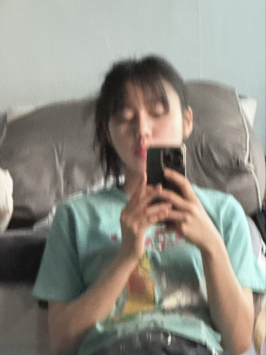 ablume pics (fan account) tweet media