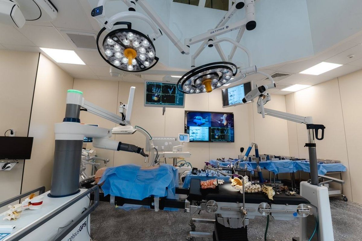 🔧 Roboti ienāk Latvijas medicīnā!
👏🎀🎉Traumatoloģijas un ortopēdijas slimnīcā atklāta moderna mugurkaula ķirurģijas operāciju zāle, kas aprīkota ar jaunākajām tehnoloģijām un robotizētām iekārtām.

🔎shorturl.at/mVLga

#ERAF <a href="/CFLA_gov_lv/">CFLA</a>