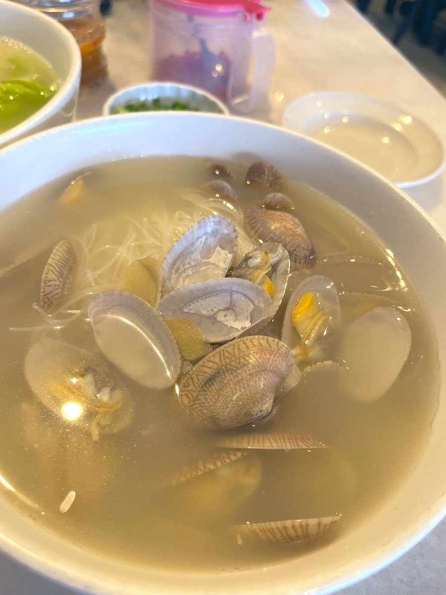 torukadokami's tweet photo. ララヌードル（アサリ麺）も最高に美味しいです。

Fish headの出汁が本当にたまらない。

KLに来てから、本当に麺類がさらに好きになった。お気に入りは、ビーフンかクイテオ。 https://t.co/Lz5W6Gzkba