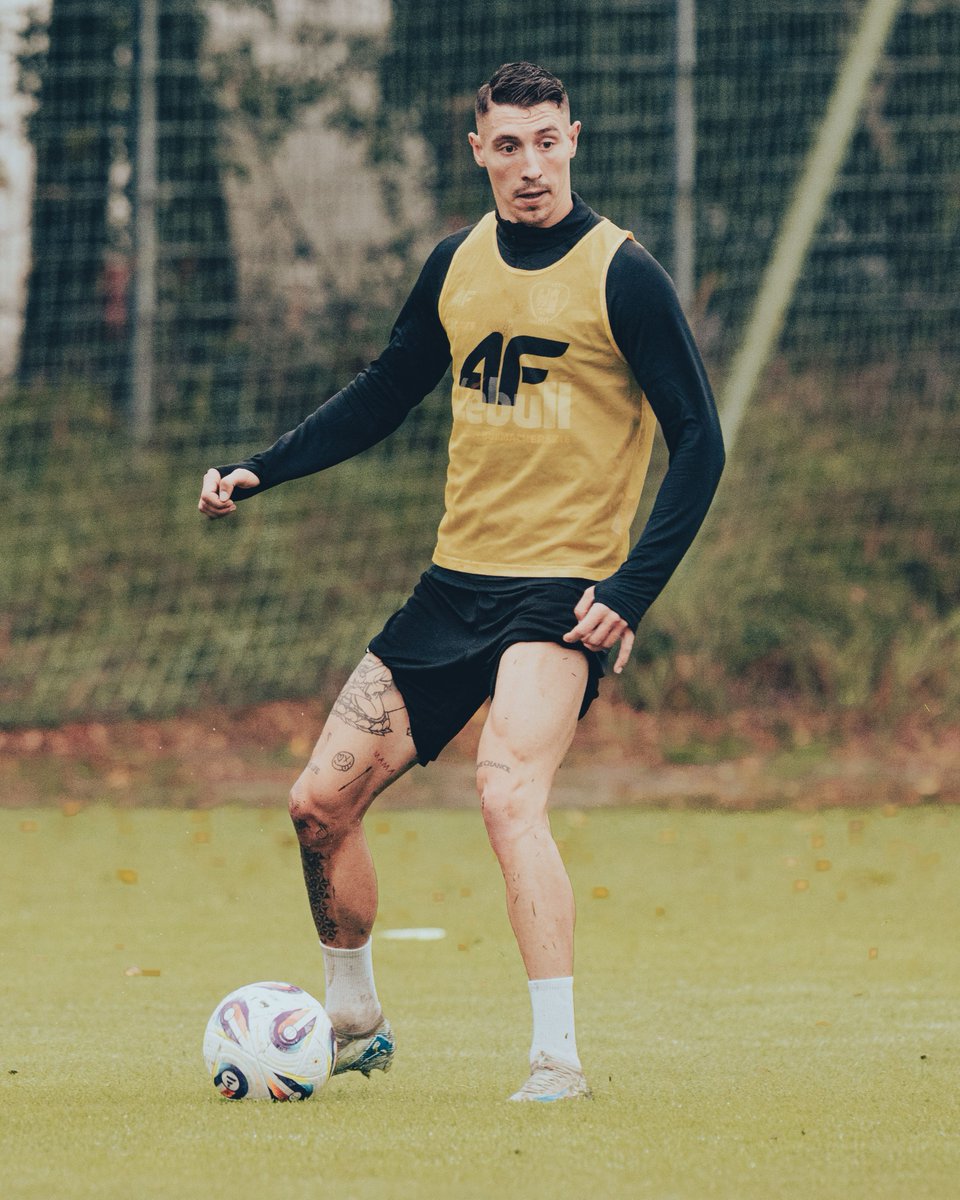 Po przerwie wraca <a href="/_Ekstraklasa_/">PKO BP Ekstraklasa</a>! Tydzień ciężkiej pracy zakończymy starciem na #Okrzei20! 🏟🔥

PON.: ⚽️ (trening) + Mecz U-20 🇵🇱
WT.: ⚽️+🏋🏼(trening+siłownia) + Mecz U-21 🇵🇱
ŚR.: ⚽️(trening)
CZW.: ⚽️(trening)
PT.: ⚽️(trening)
SOB.: ⚽️(trening)
NIEDZ: 🆚 <a href="/LechiaGdanskSA/">Lechia Gdańsk</a> (12:15)