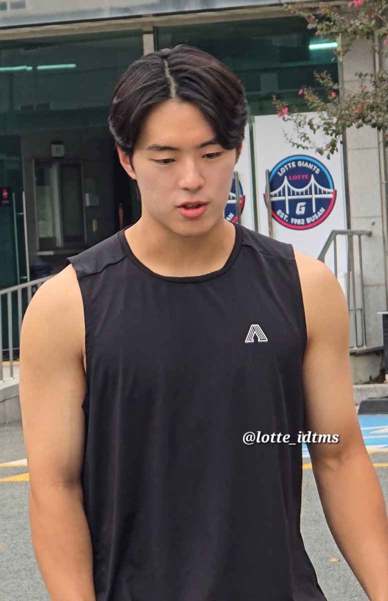 엉엉 태양님께서 이렇게 입으시고 사진을 찍어주셔서 주인장은 기절했었슨...(p) 턍이팅 💕⚾️