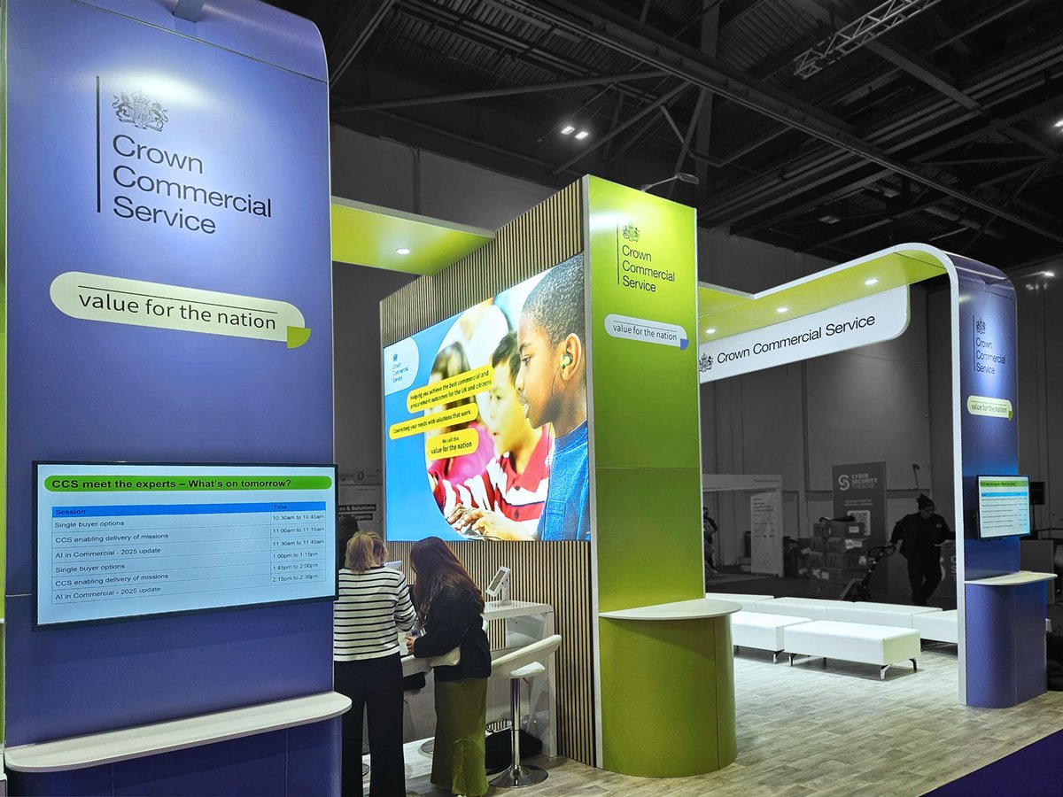 LoveExpoUK's tweet photo. Digi Gov Expo at ExCel, CCS - 9m x 6m A speaker presentation area, storage / control room, demo and meeting spaces. Branding at 4m for maximum visibility with bright, bold colours and feature lighting. #exhibition #design #build all in-house. https://t.co/JbDk9tGKdu