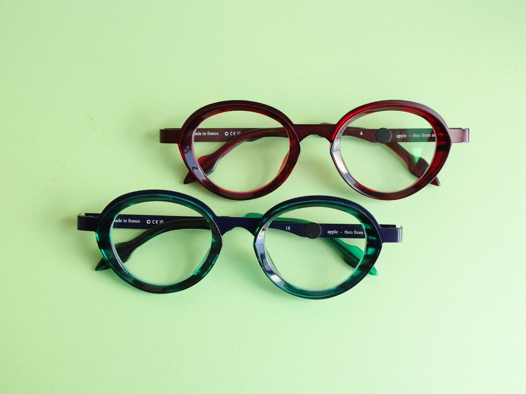 LOYDCLUB's tweet image. 【テオ】Theo eyewear 新作★ "APPLE" 入荷しました！
。シュルレアリスムの巨匠 ルネ・マグリット 『偽りの鏡』 からいスピレーションを得た新しいコレクションです。目の形に馴染みやすいラウンドタイプの "APPLE"。ぜひお店でお試しくださいね。loydclub.hamazo.tv/e10077371.html